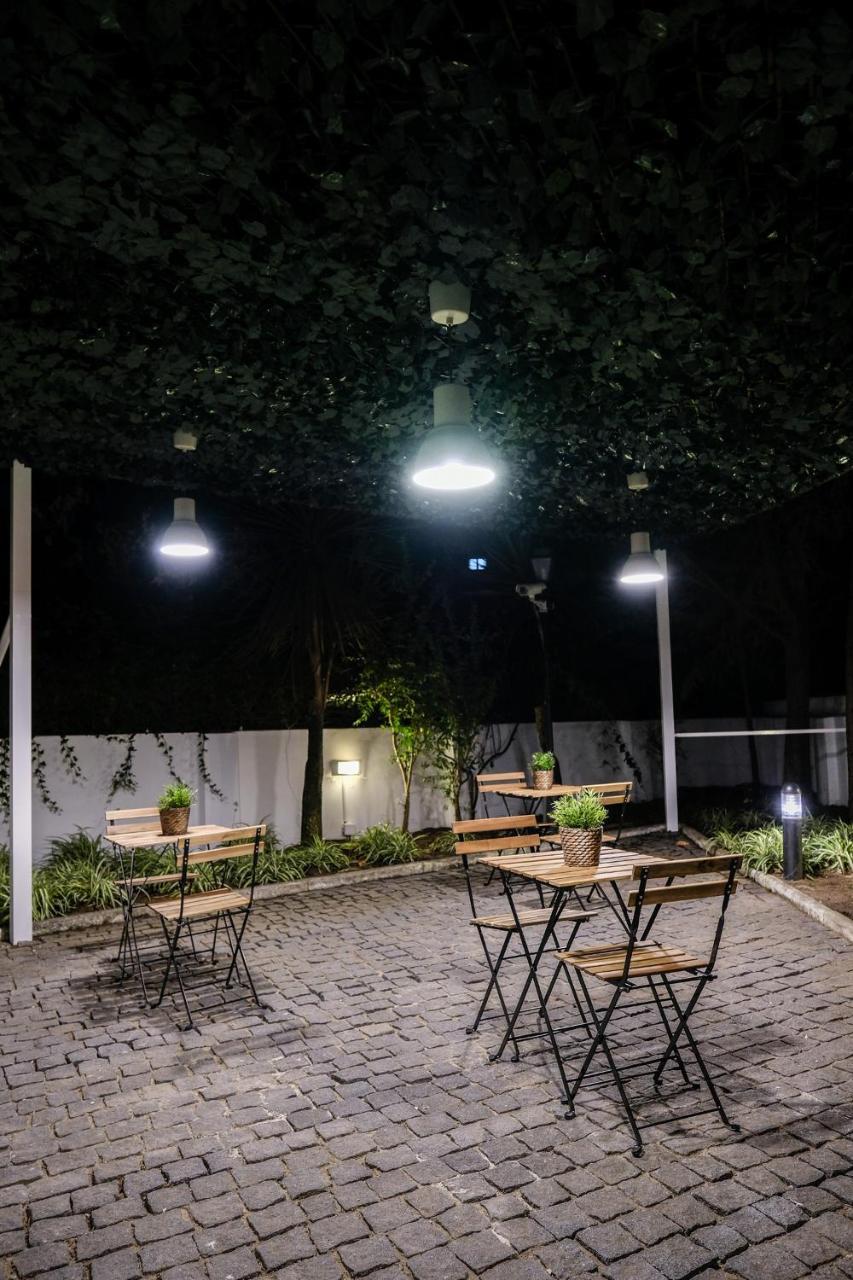 4U Lisbon Airport Suites Exterior photo